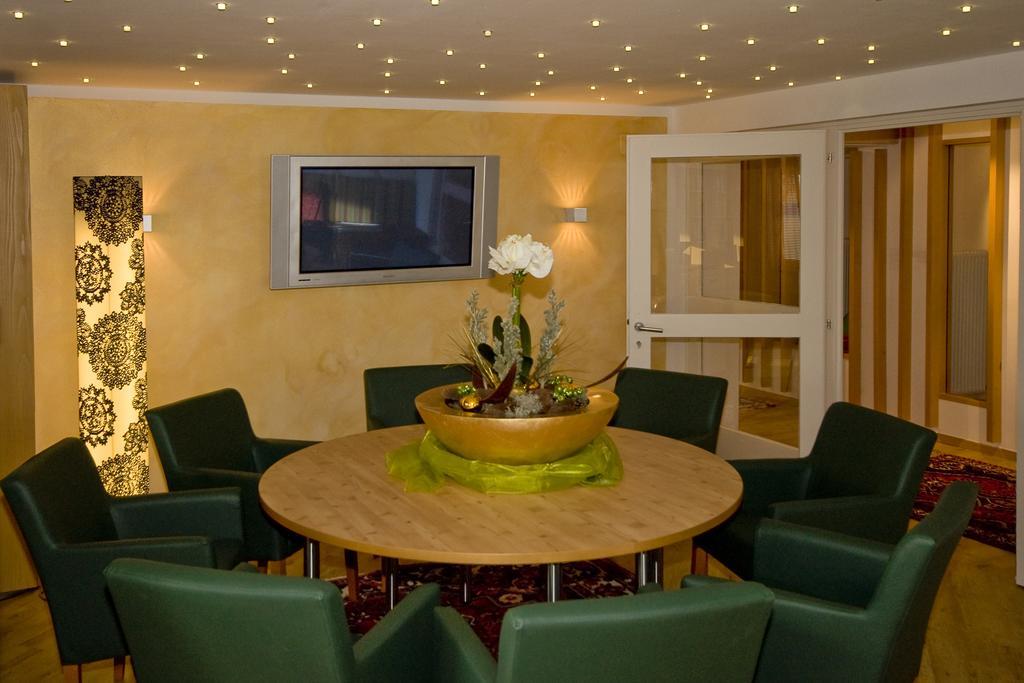 Sonnenhotel Zaubek Treffen Buitenkant foto
