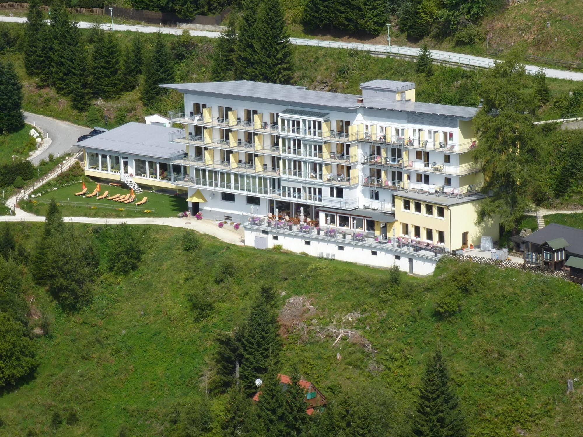 Sonnenhotel Zaubek Treffen Buitenkant foto