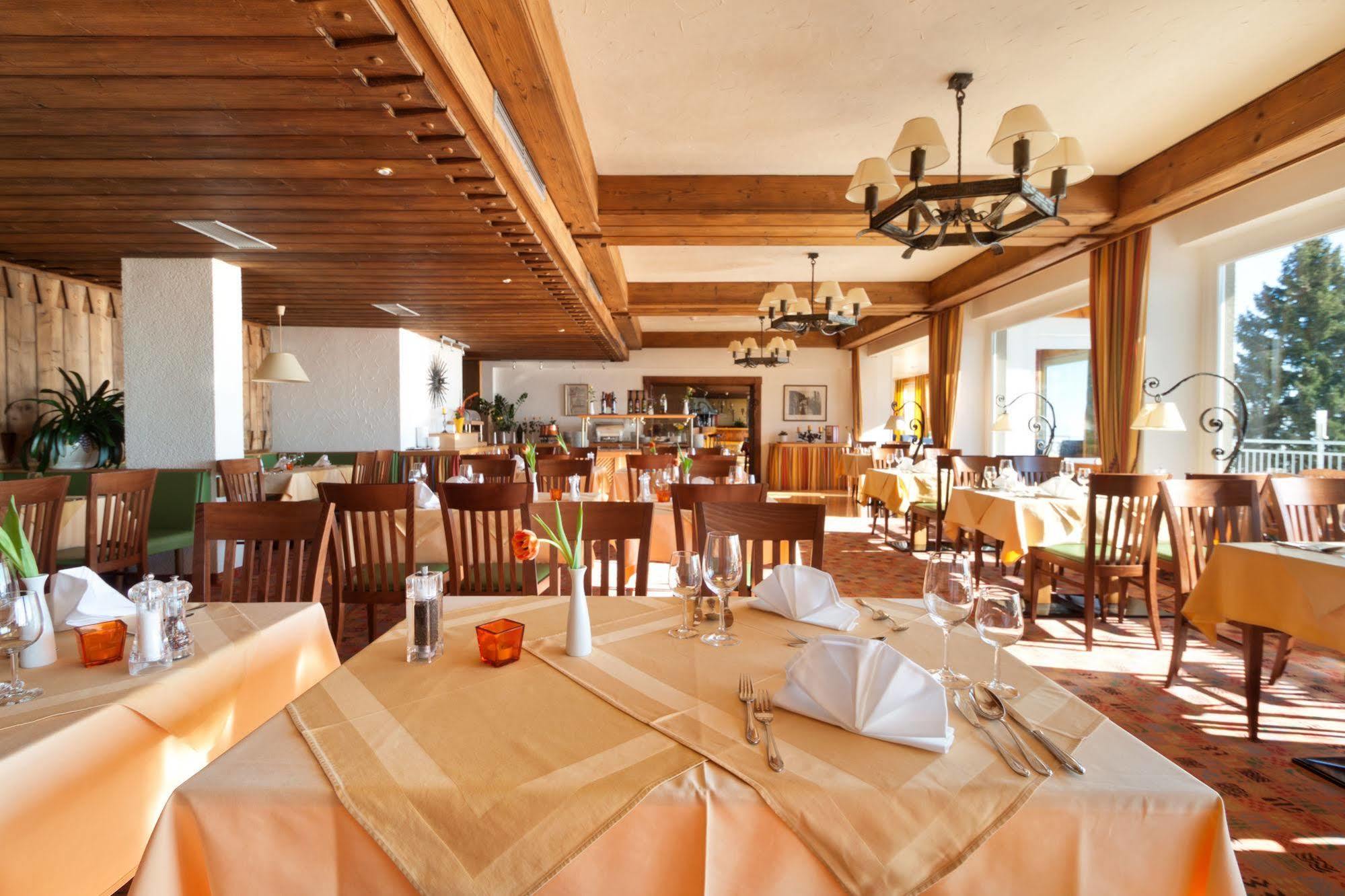 Sonnenhotel Zaubek Treffen Buitenkant foto