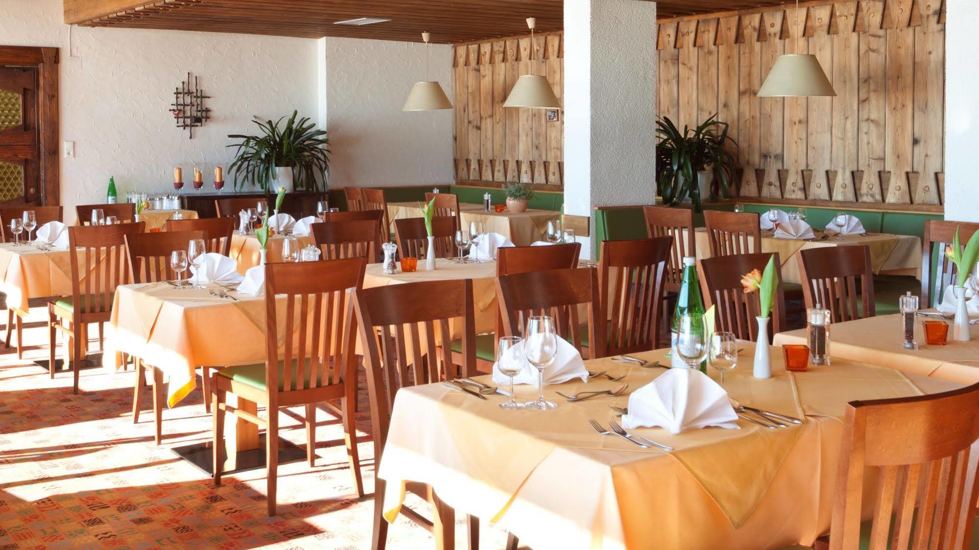 Sonnenhotel Zaubek Treffen Buitenkant foto