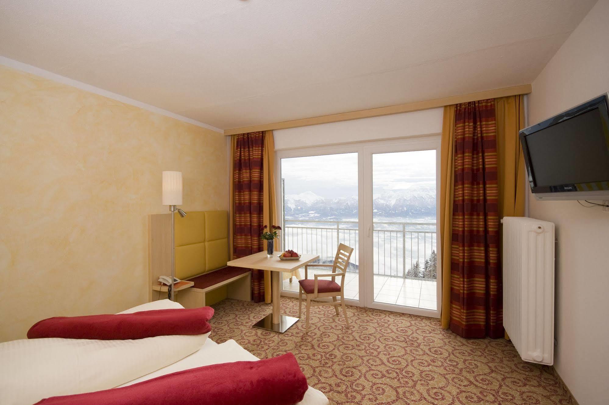 Sonnenhotel Zaubek Treffen Buitenkant foto