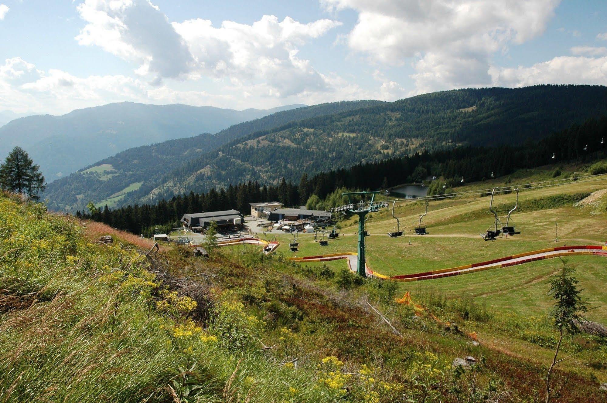 Sonnenhotel Zaubek Treffen Buitenkant foto