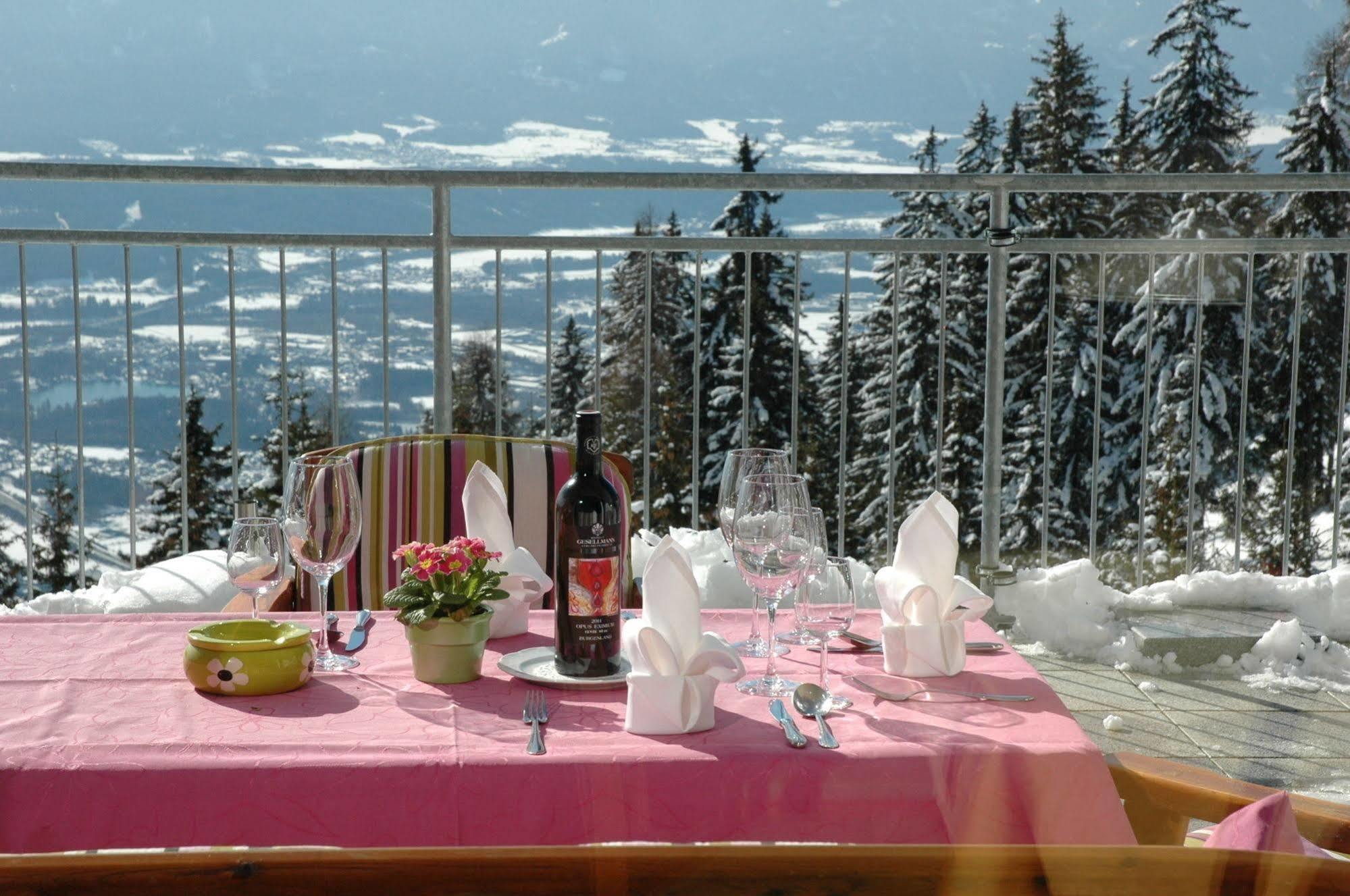 Sonnenhotel Zaubek Treffen Buitenkant foto